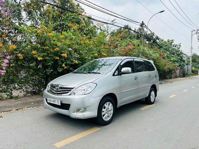 Toyota Innova 2.0G Bạc