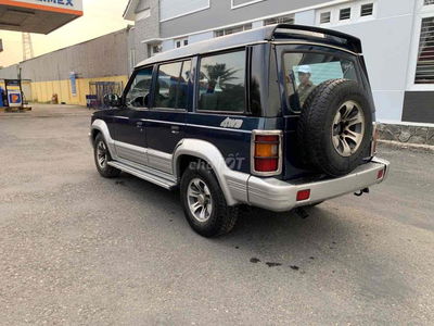 Ô tô Mekong Xanh đậm 6 chỗ