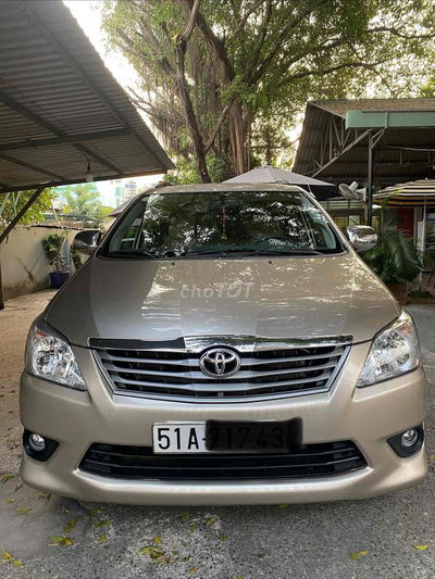 Toyota Innova 2013 E Vàng cát