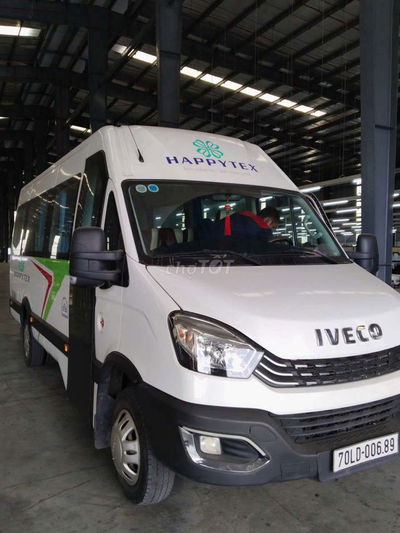 Xe khách Iveco Daily Plus 19 chỗ Trắng