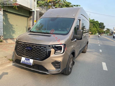 Xe Ford Transit Premium 2024