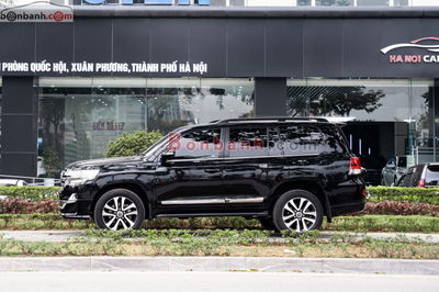 Xe Toyota Land Cruiser 5.7 V8 2019