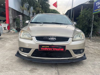 Ford Focus Vàng cát 5 chỗ