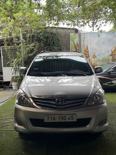 Toyota Innova 2009 G - 123456 km