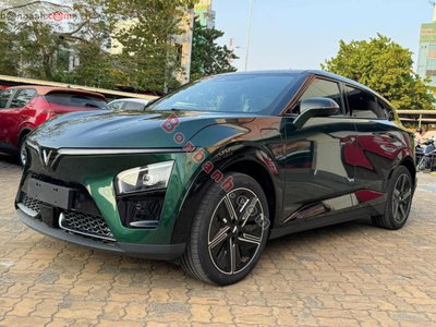 Xe VinFast VF7 Plus AWD 2026