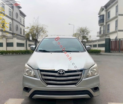 Xe Toyota Innova V 2010