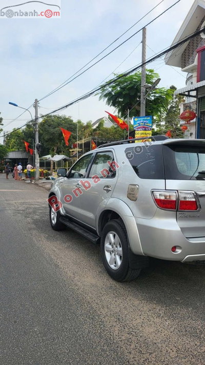 Xe Toyota Fortuner 2.7V 4x4 AT 2011