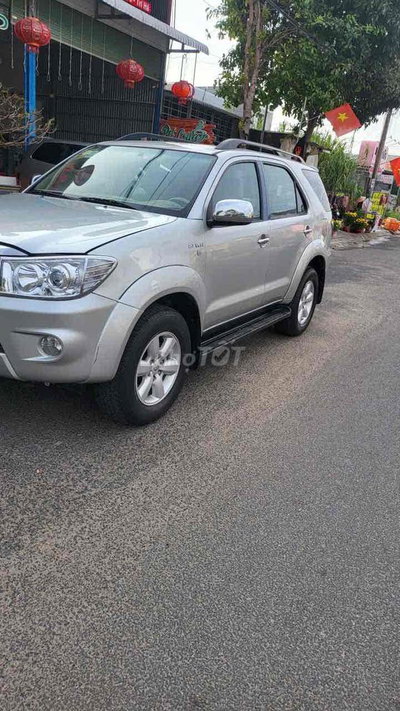 Toyota Fortuner 2011 Xăng Bạc