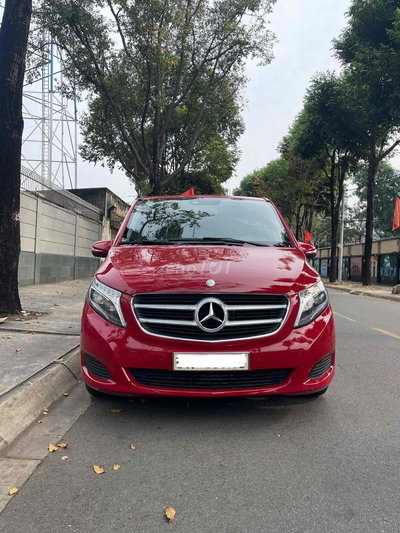 Mercedes-Benz V220d Đỏ 7 chỗ