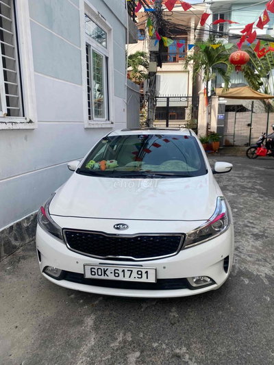 Kia Cerato 2017 1.6 AT bản full trắng