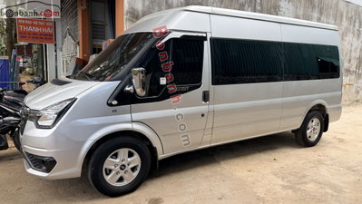 Xe Ford Transit Tiêu chuẩn 2023