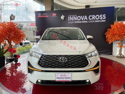 Xe Toyota Innova 2.0 Hybrid 2026