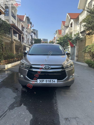 Xe Toyota Innova 2.0V 2019