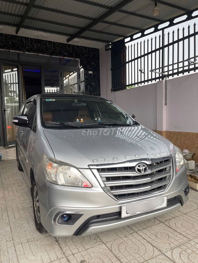 Toyota Innova 8 chỗ số tự động fom 2016 mới 90%