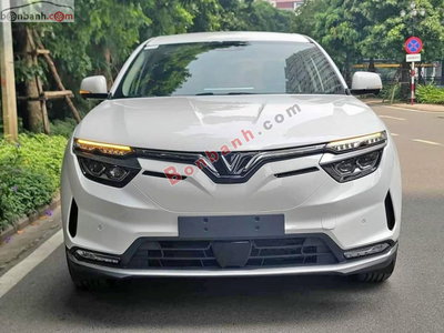 Xe VinFast VF8 Eco 2026