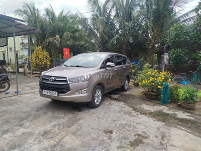 Toyota Innova Nâu 8 chỗ