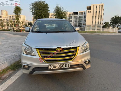 Xe Toyota Innova 2.0E 2013