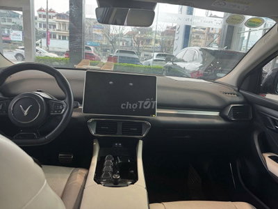 Xe ô tô điện VinFast VF8 plush 2024 xám
