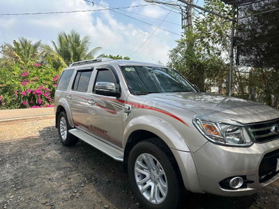 Ford Everest 2014 7 chỗ Bạc mấy dầu cực đẹp