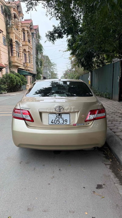 Toyota Camry 2.5 Vàng cát 6 dặm