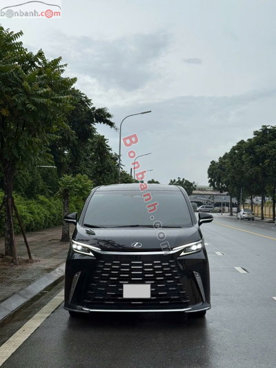 Xe Lexus LM 500h 2025