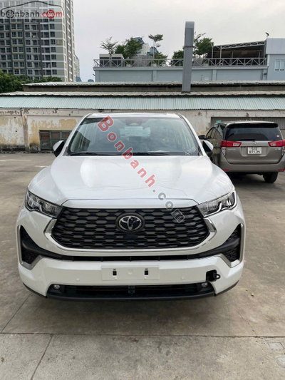 Xe Toyota Innova CROSS HYBRID 2026