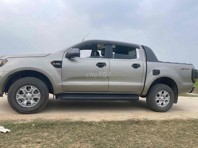 Ford Ranger Vàng cát 5 chỗ