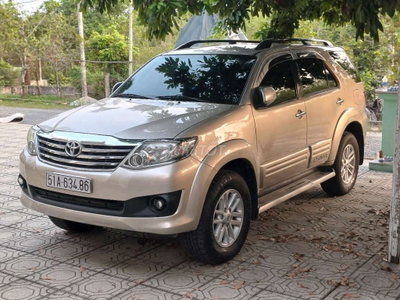 Toyota Fortuner 2013 2.7 AT Vàng cát
