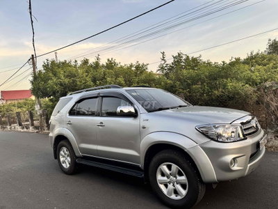 Toyota Fortuner 2010 Bạc