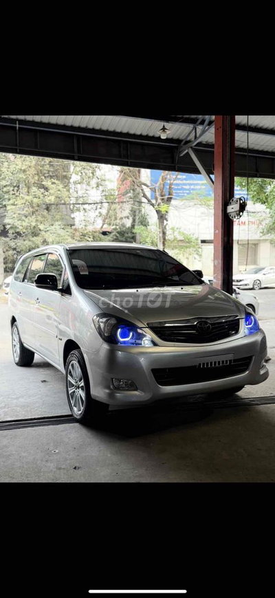 Toyota Innova 2010 V Bạc