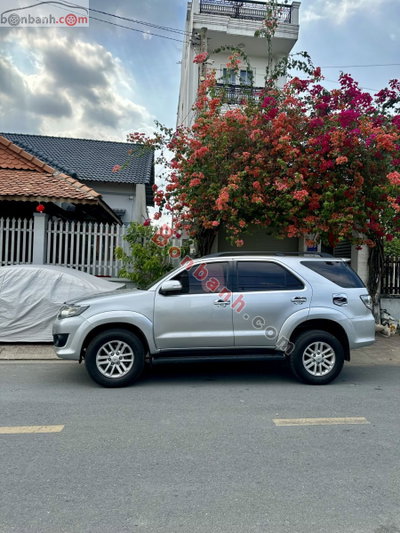 Xe Toyota Fortuner 2.7V 4x2 AT 2013