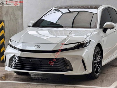 Xe Toyota Camry TOP HEV 2026