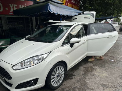 Ford Fiesta 2018 1.5L Hatchback 50000 km Trắng