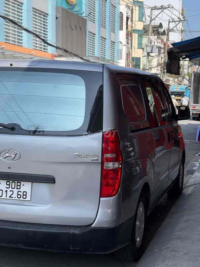 Hyundai Grand Starex 2011 Van 2.4 MT