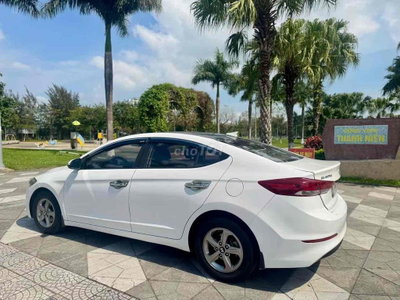 Hyundai Elantra 2017 1.6 MT - 123456 km