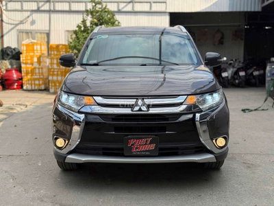 Mitsubishi Outlander 2017 Premium 2.0L,màu nâu 8v8