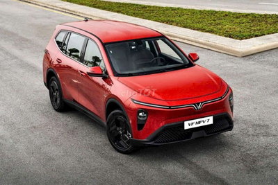 VinFast MPV 7 Đỏ