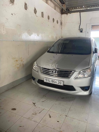Toyota Innova 2012 Bạc