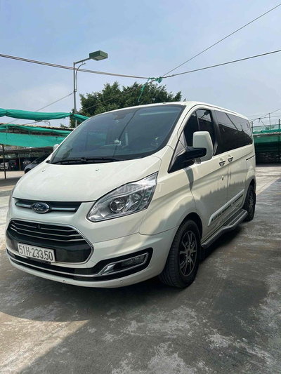 BÁN FORD TOURNEO TITANIUM 2019