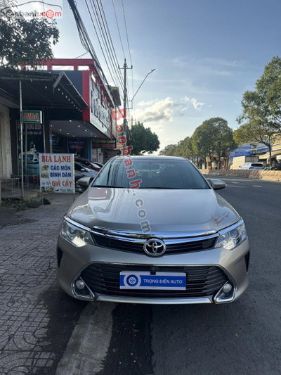 Xe Toyota Camry 2.0E 2015