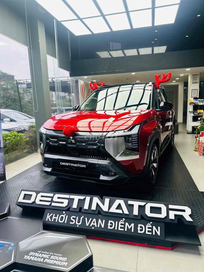 Mitsubishi Destinator 2026 Đỏ
