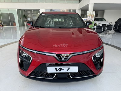 VF7, ưu đãi gần 175 triệu,m