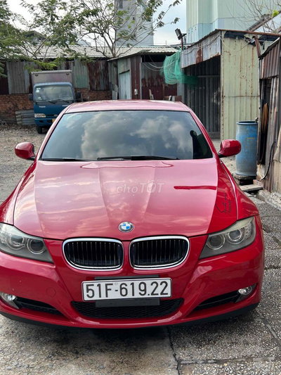 BMW 320i màu Đỏ