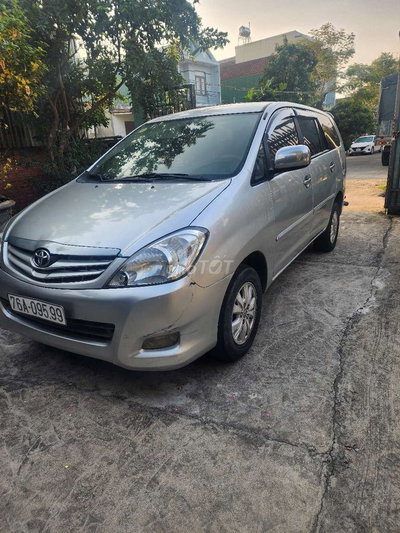 Toyota Innova 2010 Bạc