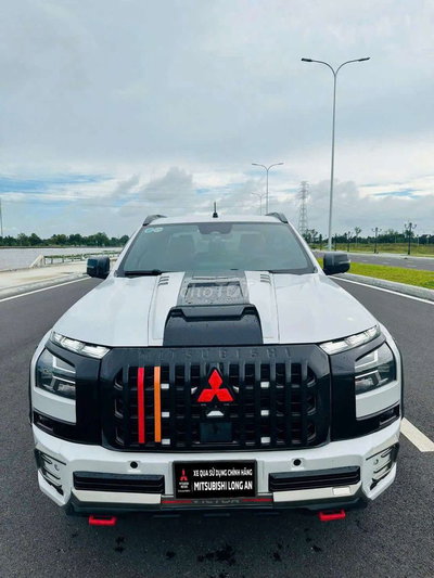 Mitsubishi Triton Athlete Trắng 2 cầu