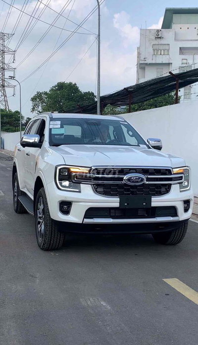 Ford Everest Titanium 4x4 Trắng vin 2025 mới