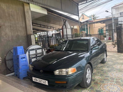 Toyota Camry Xanh đậm