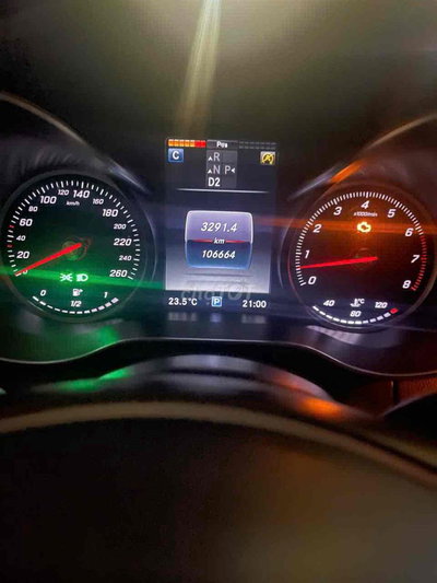 Mercedes-Benz GLC300 2017 106666 km Trắng