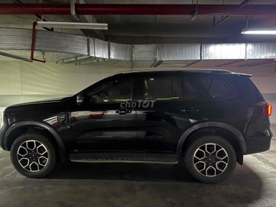 Ford Everest 2023 Wildtrak Đen 40.000 km