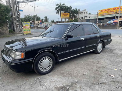 Toyota Crown J133 Supersaloon Đen